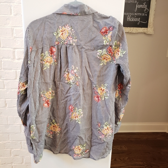 🆕️ Houndstooth Floral Button Down - Picture 2 of 2